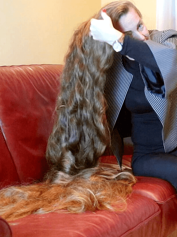 VIDEO - Super heavy floor length hair