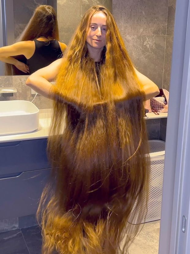 VIDEO - Enormous hair deluxe