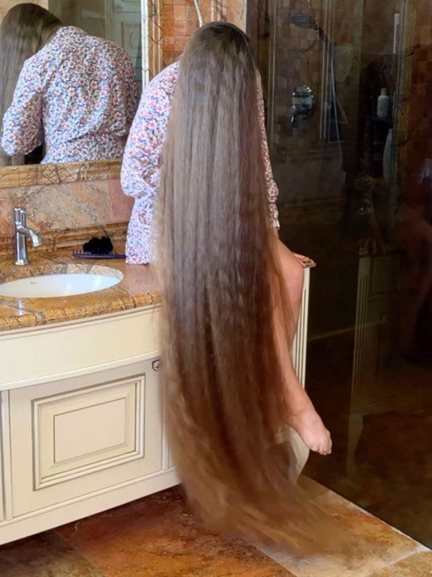 VIDEO - Extreme super thick and long hair