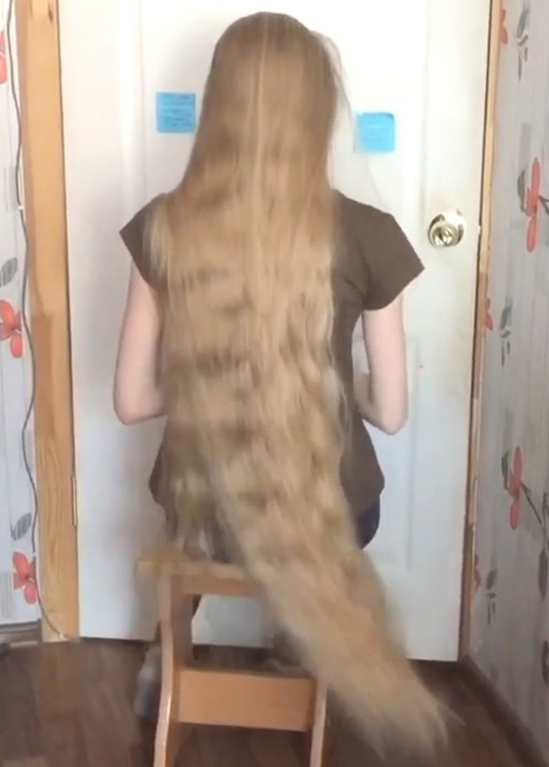 VIDEO - Brush, bun, braid