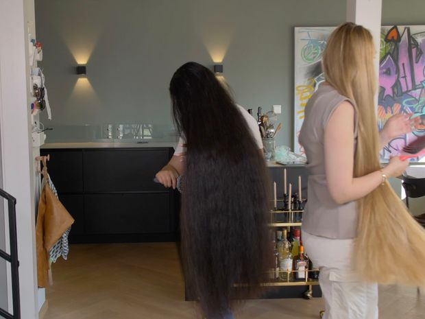 VIDEO - Two very impressive manes