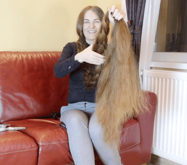 VIDEO - The longest braids you&#x27;ve ever seen