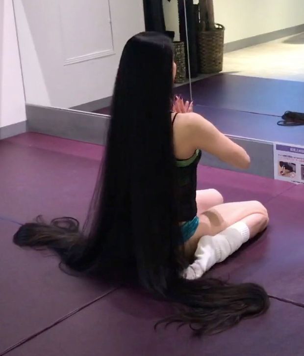 VIDEO - The longest hair at the gym
