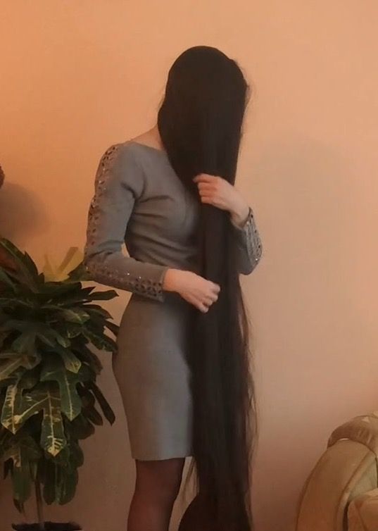 VIDEO - Ivanna&#x27;s super long locks