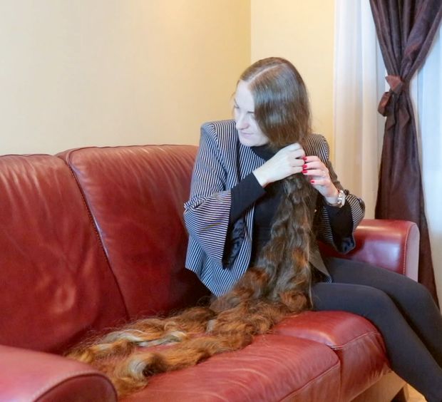 VIDEO - Super heavy floor length hair