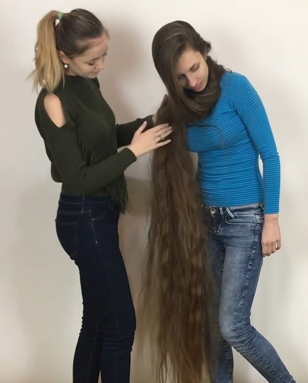 VIDEO - Longer than floor length