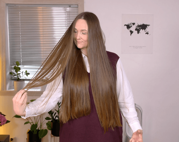VIDEO - Veronica&#x27;s hair oiling