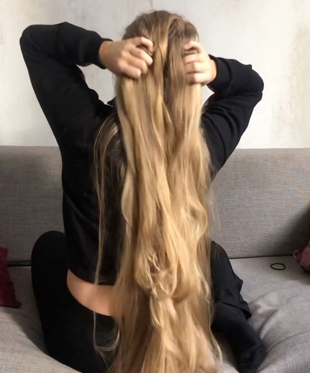 VIDEO - Selma&#x27;s brushing and braiding