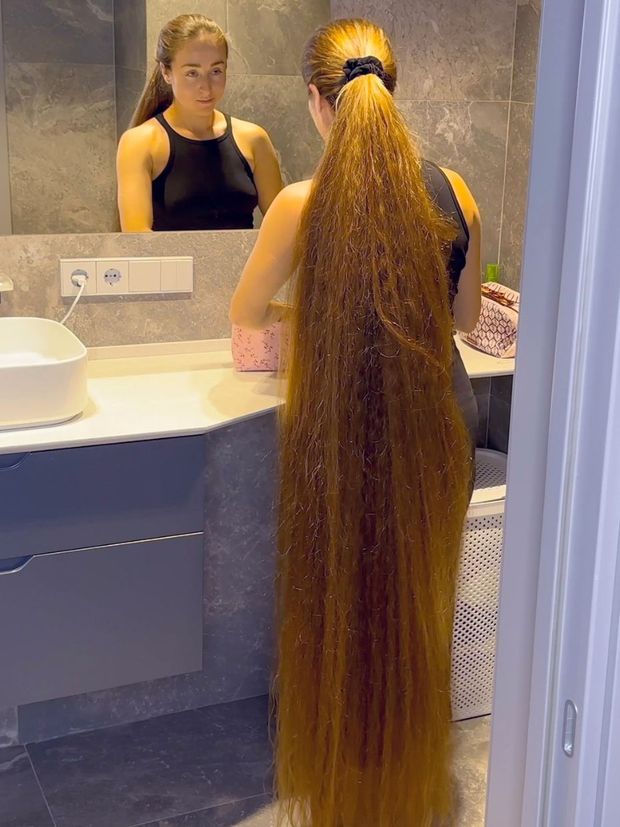 VIDEO - Enormous hair deluxe