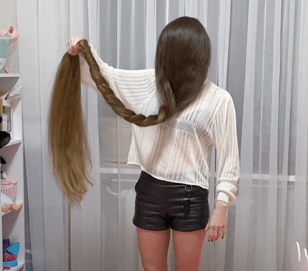 VIDEO - Endless fun with endless hair