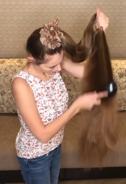 VIDEO - Katerina&#x27;s high ponytail