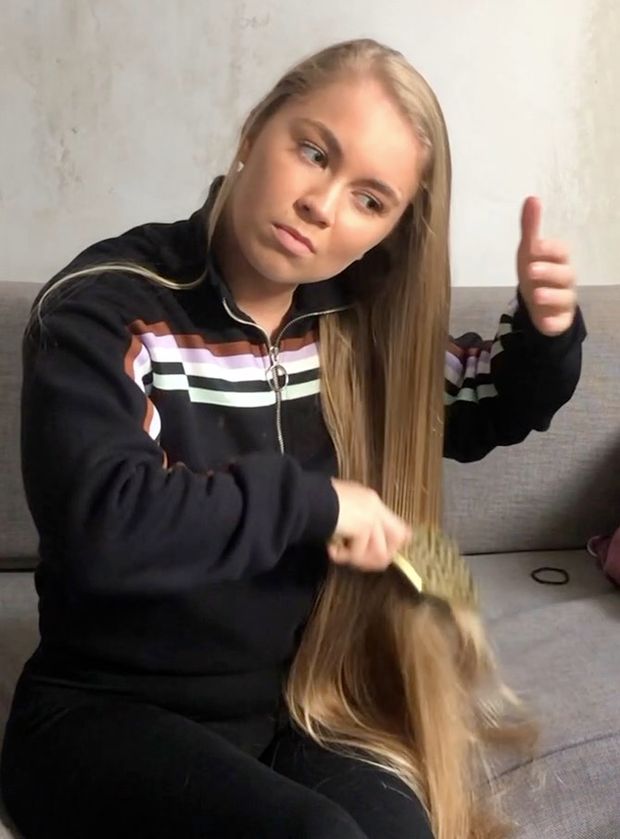 VIDEO - Selma&#x27;s brushing and braiding