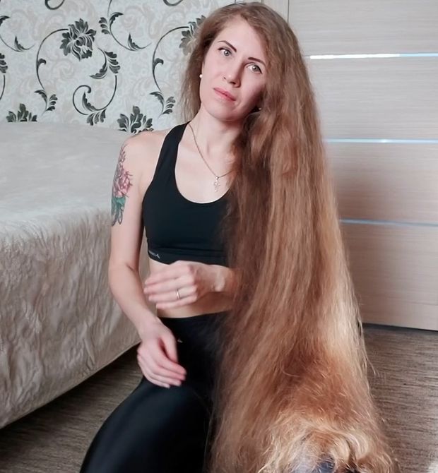 VIDEO - Extreme hair smelling