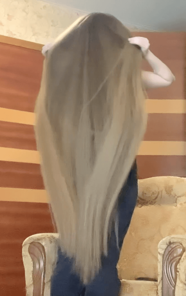 VIDEO - Soft, silky blonde knee length hair
