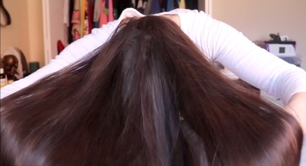 VIDEO - Antonia&#x27;s closeup hair play