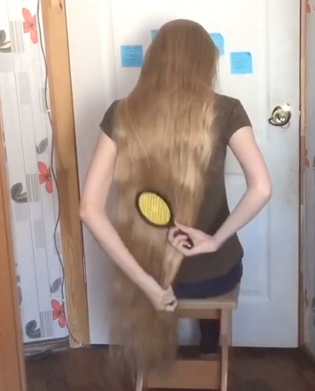 VIDEO - Brush, bun, braid