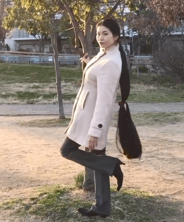 VIDEO - Floor length hair in public 2