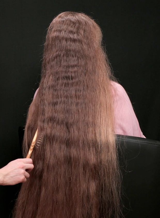 VIDEO - The hair brushing assistant