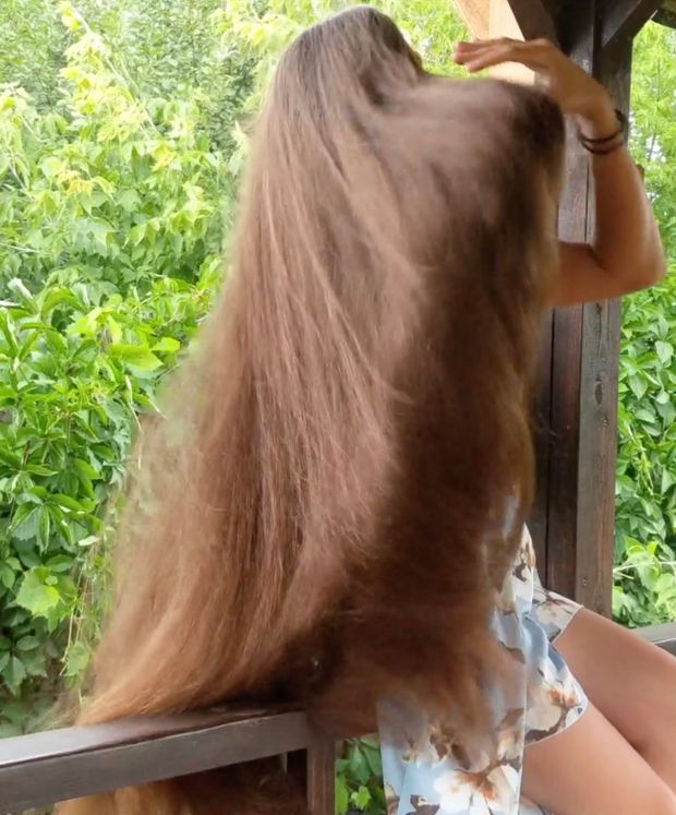 VIDEO - She has so much hair!