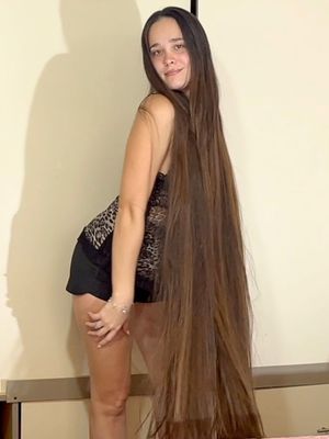 VIDEO - Pamela&#x27;s hair dance