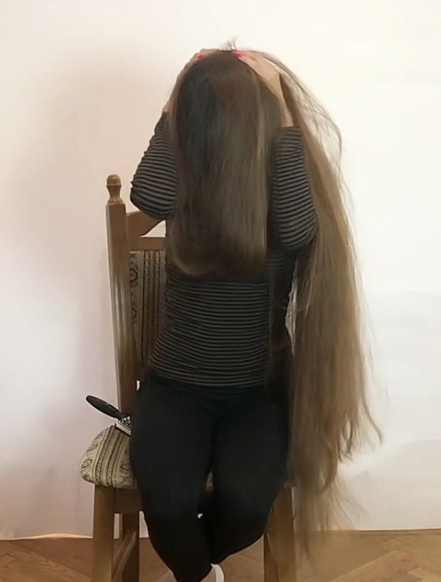 VIDEO - Super silky floor length hair