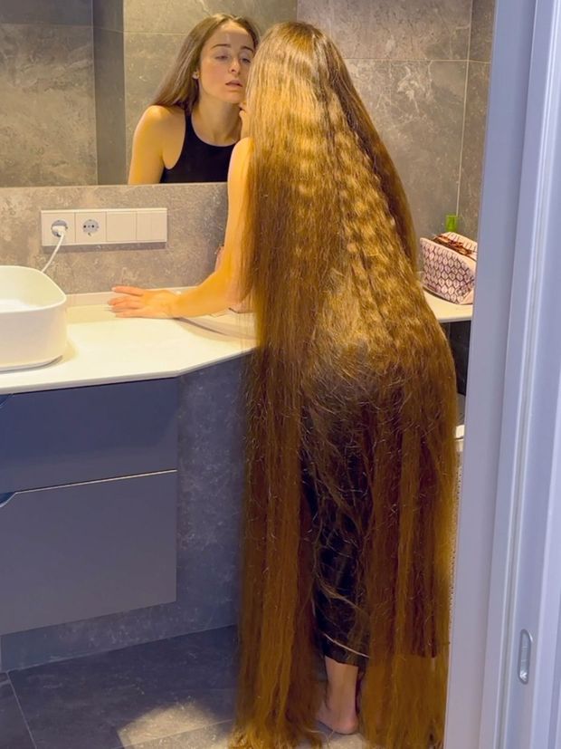 VIDEO - Enormous hair deluxe