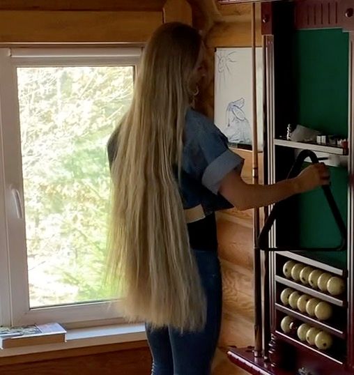 VIDEO - Pool table Rapunzel