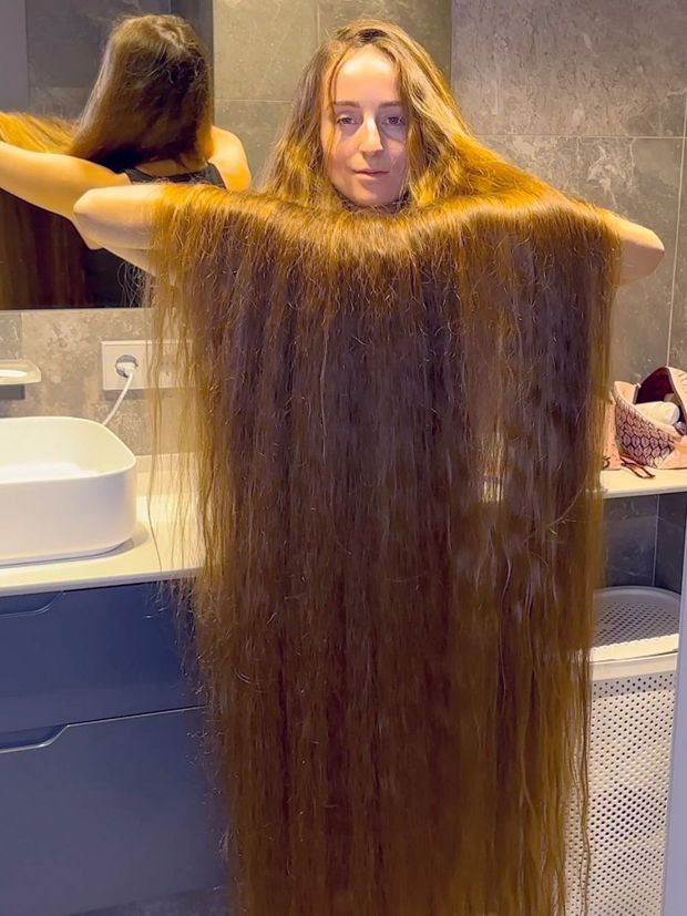 VIDEO - Enormous hair deluxe
