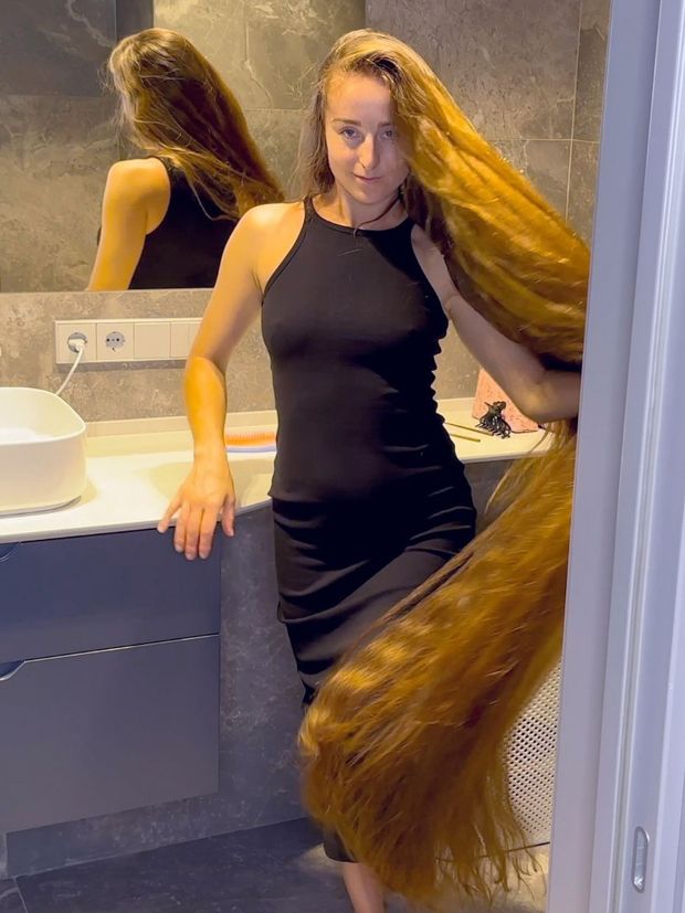 VIDEO - Enormous hair deluxe
