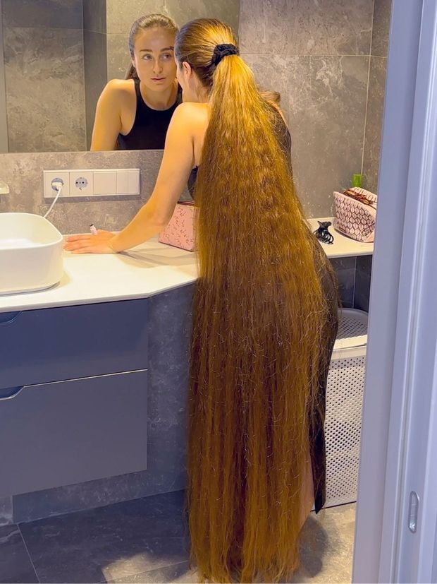 VIDEO - Enormous hair deluxe