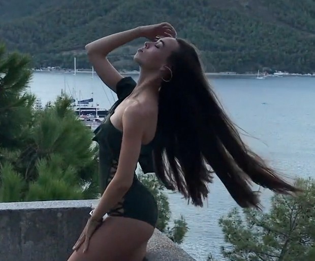 VIDEO - Boats, water and hair