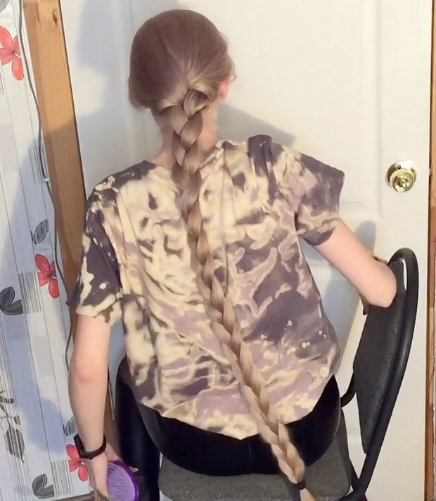 VIDEO - The blonde with the silky hair
