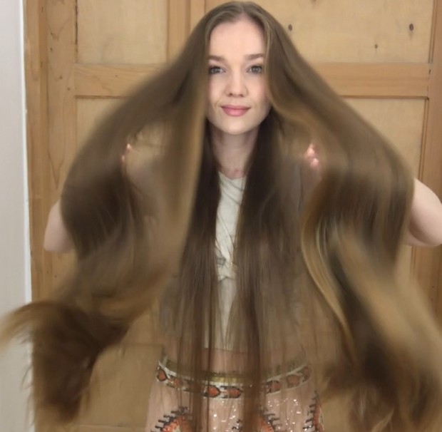 VIDEO - Covered in hair