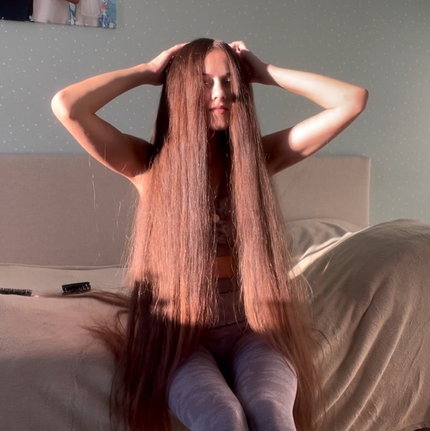 VIDEO - Kristina&#x27;s hair display show
