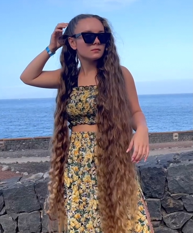 VIDEO - Natalia&#x27;s beautiful hair show by the sea