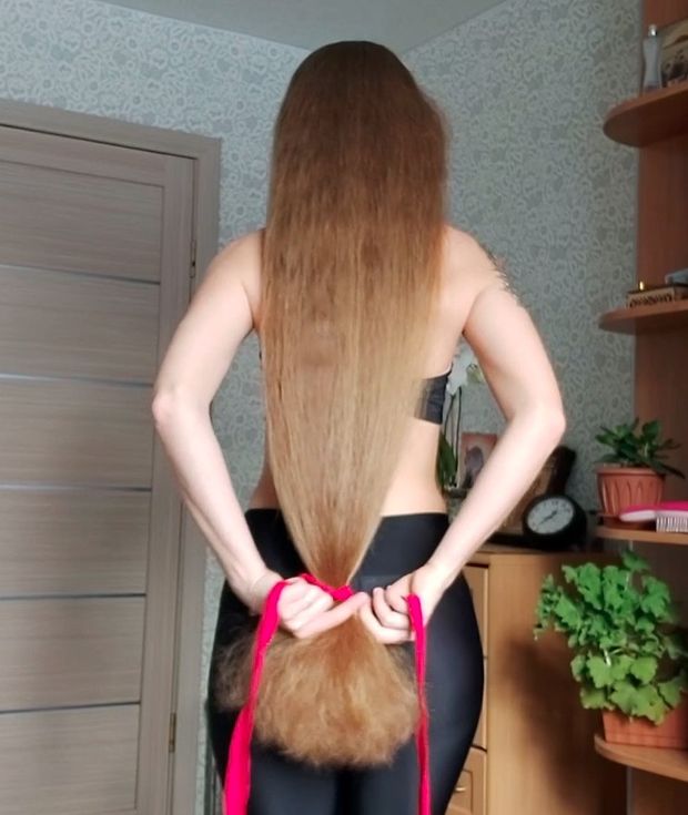 VIDEO - A massive mane and folded hair