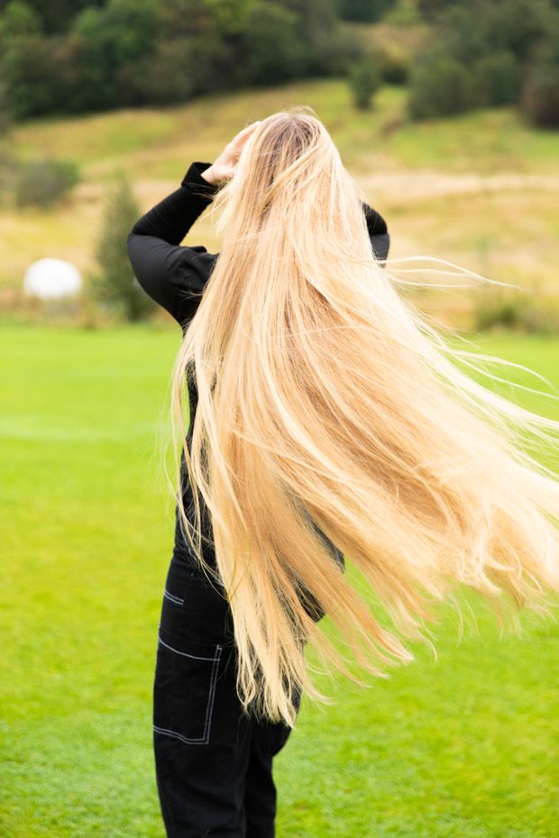 PHOTO SET - Wind tossed tresses photoshoot