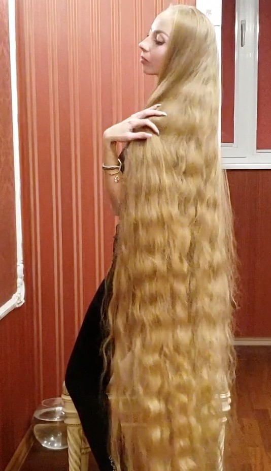 VIDEO - Alena = Perfect, long hair