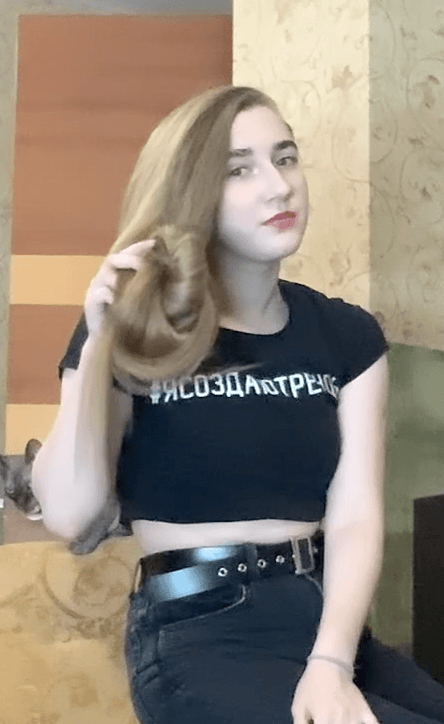 VIDEO - Soft, silky blonde knee length hair