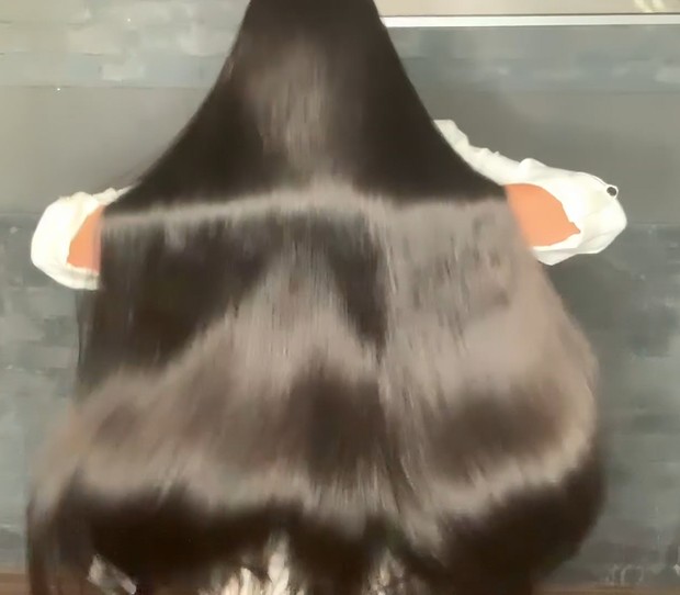 VIDEO - Mila&#x27;s high ponytail