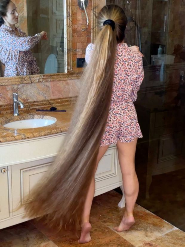 VIDEO - Extreme super thick and long hair