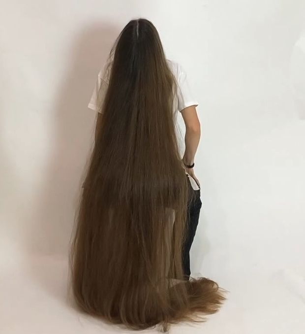 VIDEO - The DEFINITION of perfect long hair
