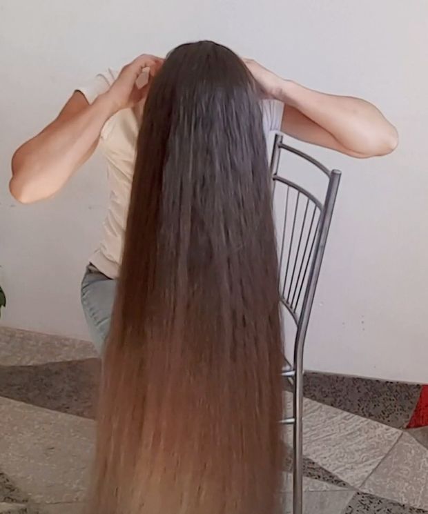 VIDEO - Parting, brushing and hairstyles