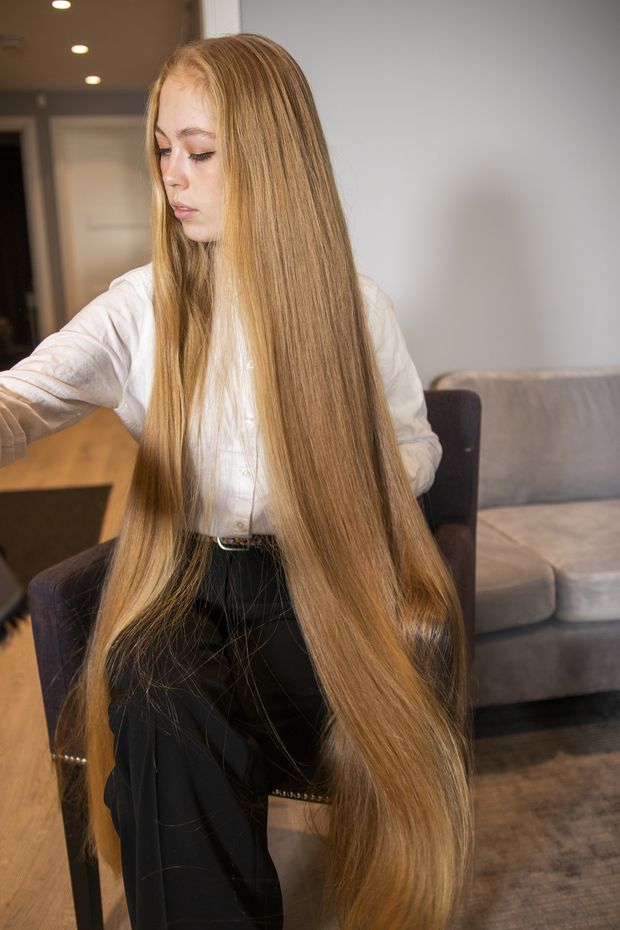PHOTO SET - Sara&#x27;s silky hair brushing