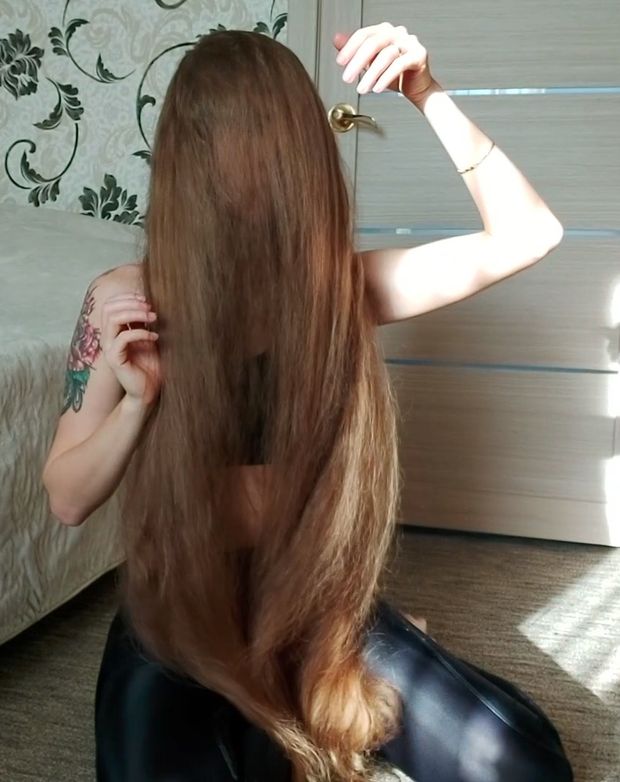 VIDEO - Extreme hair smelling