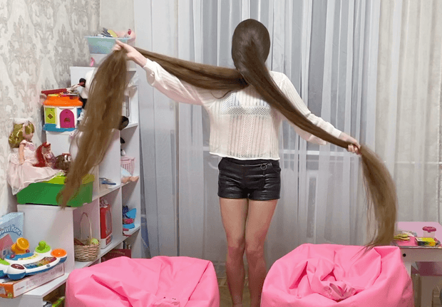 VIDEO - Endless fun with endless hair