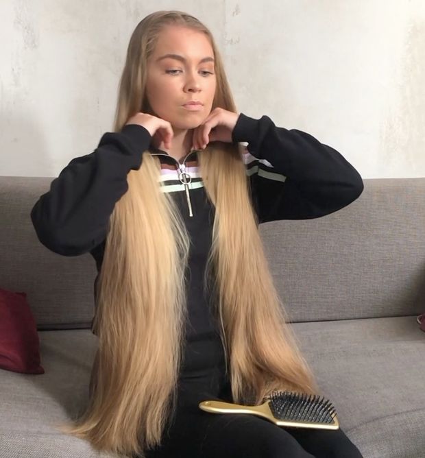 VIDEO - Selma&#x27;s brushing and braiding