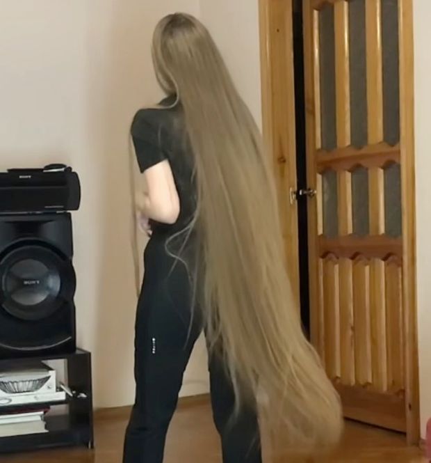 VIDEO - Rapunzel hair dancing and fun