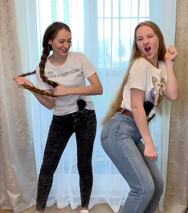 VIDEO - Two sisters with a lot of hair