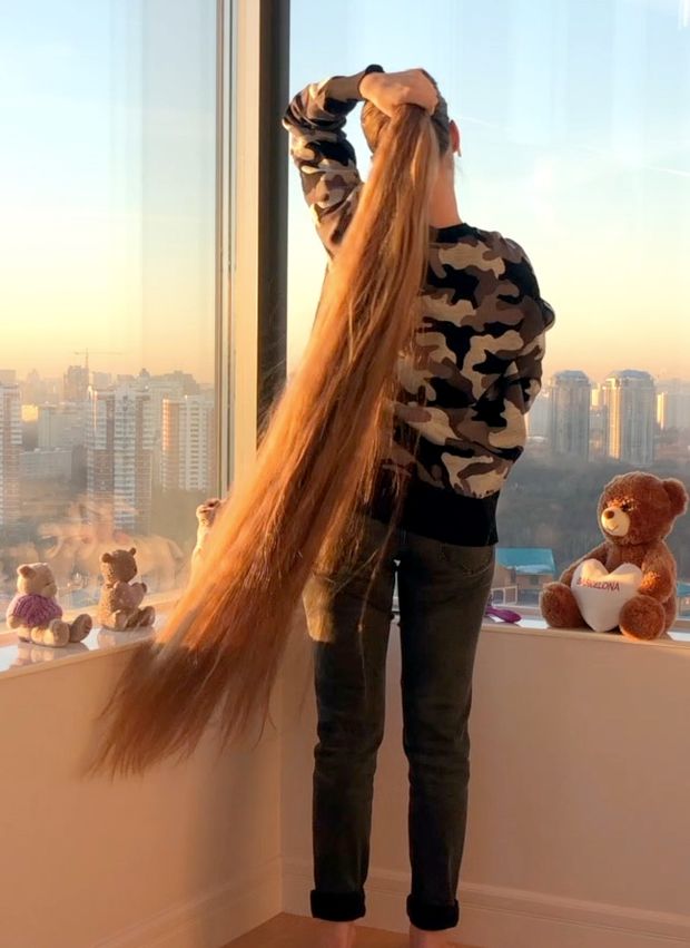 VIDEO - Heavy calf length hair